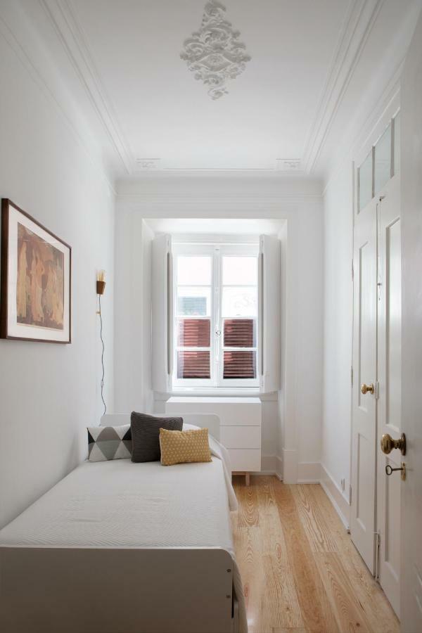 Renovated Charming Apartment With Terrace In Lapa ลิสบอน ภายนอก รูปภาพ